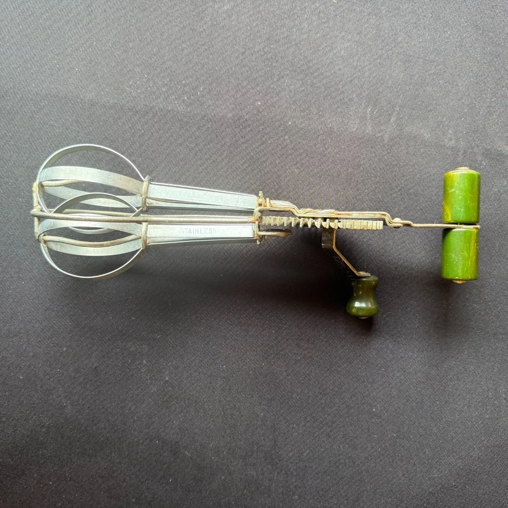 Vintage LADD Universal Hand Crank Egg Beater‎ Green Handle USA Manual Mixer